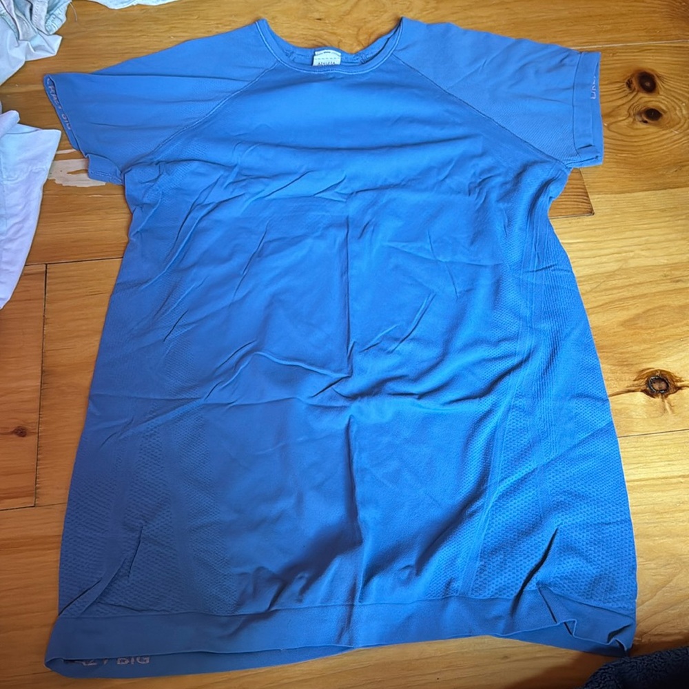 Athleta girl shirt